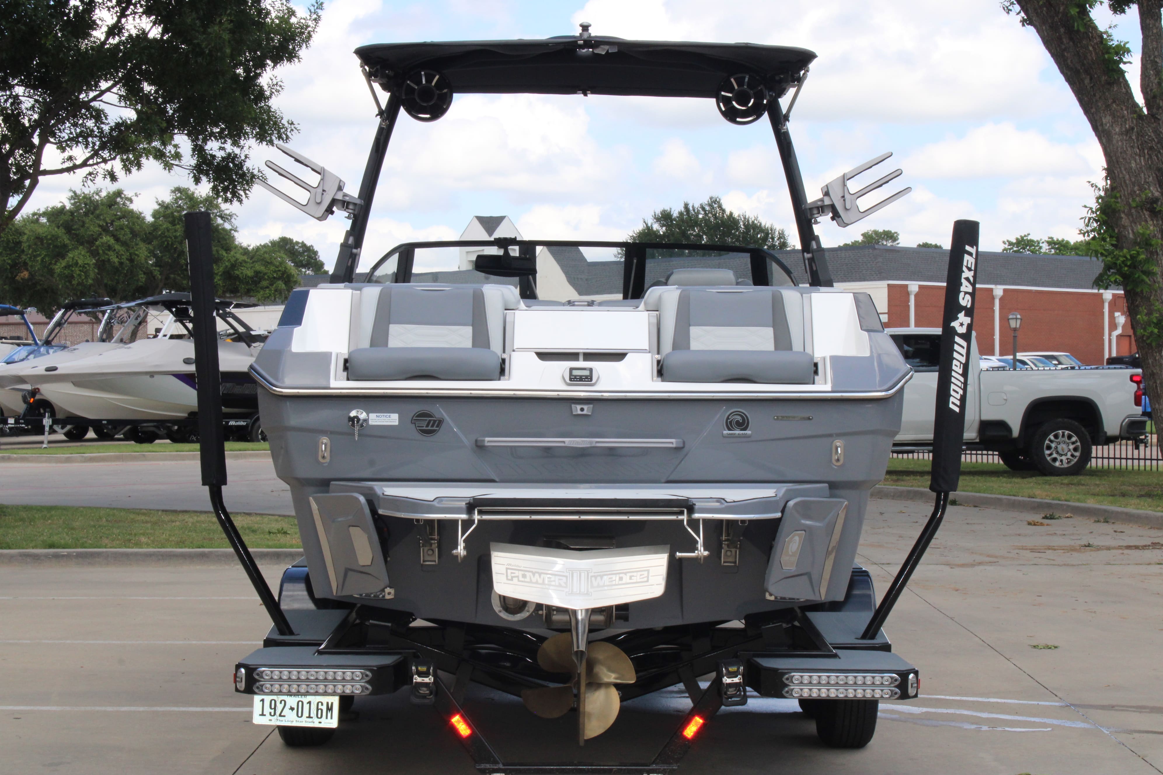 2022 Malibu 25 LSV Icon